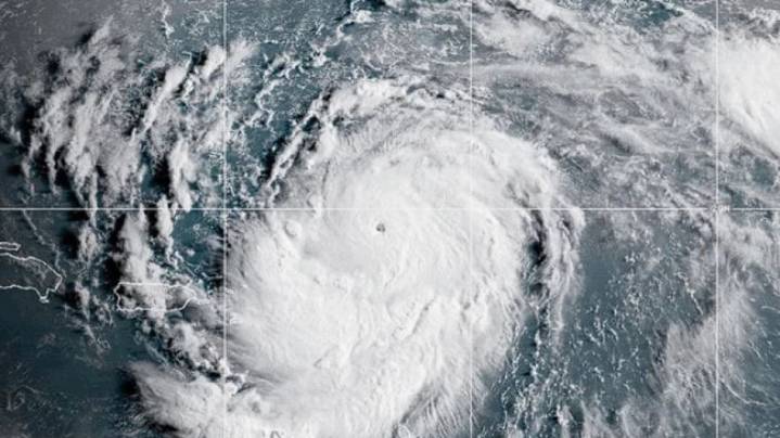 El huracán 'Erin' llegó a categoría 5 y este domingo golpeará Puerto Rico e Islas Vírgenes