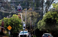 Photo | Crew installs fiber optic cables in Santa Cruz