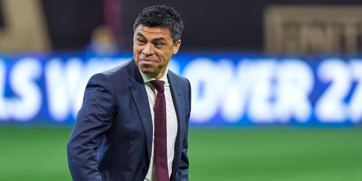 Gonzalo Pineda renuncia como entrenador del Atlas tras recibir goleada ante Pachuca