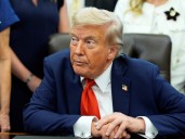 Guerra comercial: Donald Trump amenaza a China con aranceles del 200 por ciento si no exporta sus imanes de tierras raras