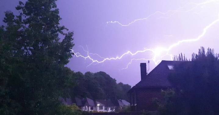 Met Office pinpoints exactly when violent storms to bring brutal end to heatwave