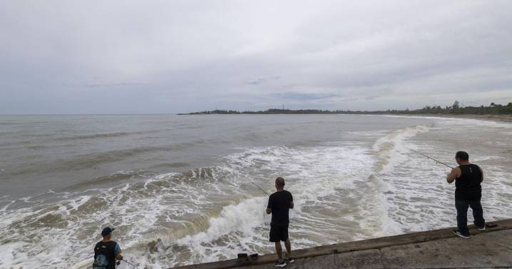 Stronger, bigger Hurricane Erin forecast to create dangerous surf along US coast