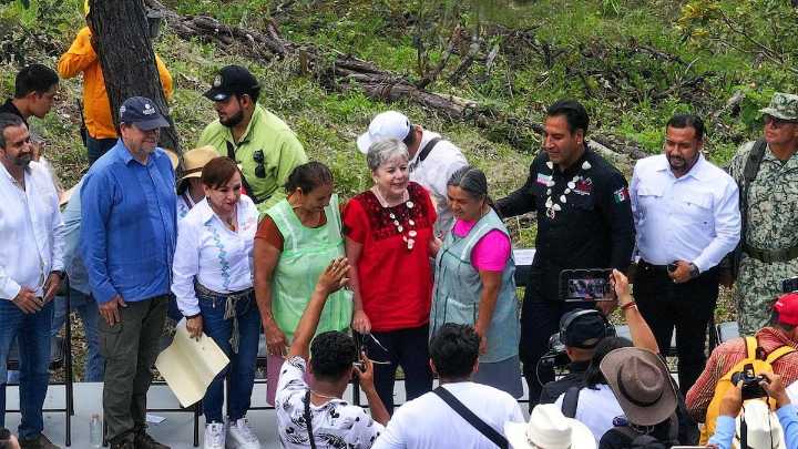 Semarnat firma convenios para saneamiento de microcuencas en Chiapas