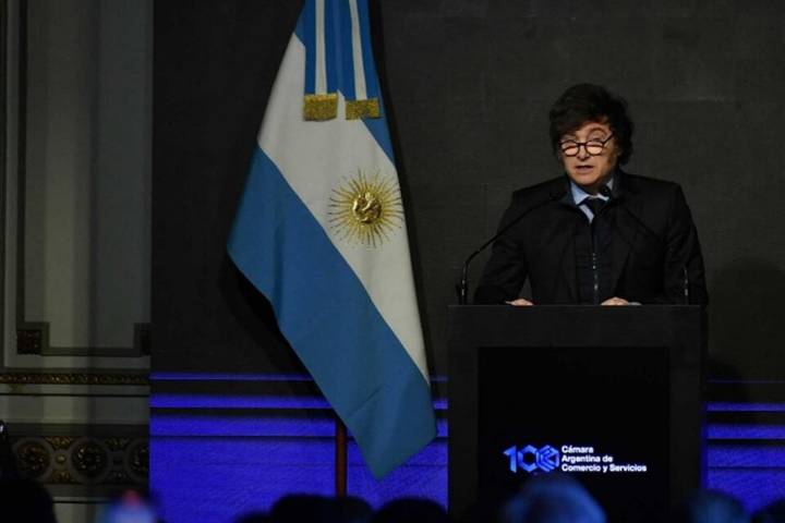 🗣️ Milei niega la crisis social: “Si no se llegara a fin de mes, la calle estaría llena de cadáveres”
