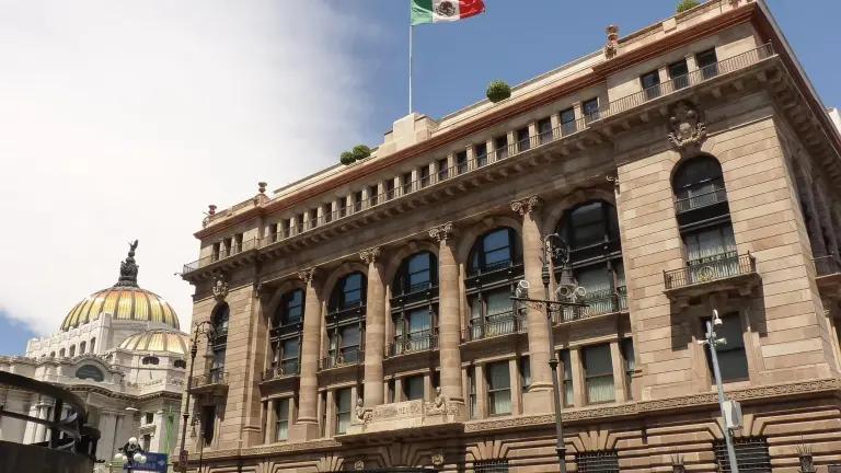 Banxico ajusta al alza su pronóstico de crecimiento para 2025 y 2026