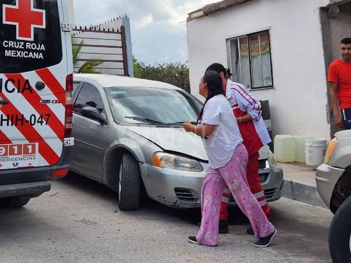 Mujer cae de un techo al revisar su tinaco en colonia Valle de la Madrid
