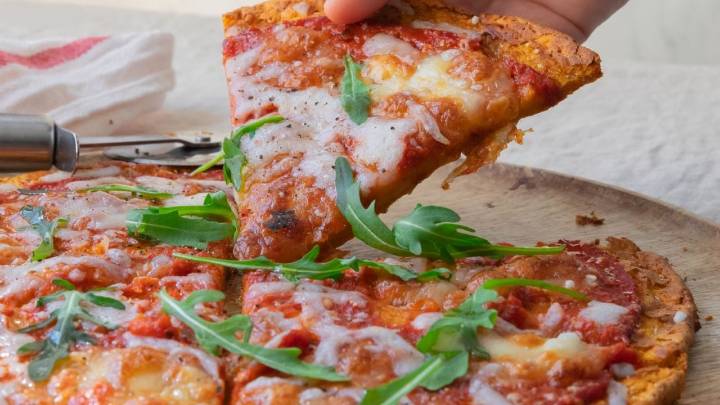 Masa para pizza con fermentación al frío: mirá cómo prepararla en casa de la forma más fácil e igual de rica