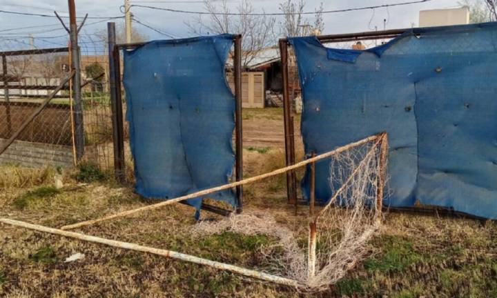 Quedó filmado el ingreso de un ladrón en las instalaciones de un club de barrio