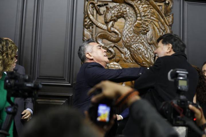 Atiza Alito pleito con Noroña con denuncia ante FGR