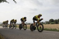 Vuelta a España: Ayuso y Almeida acosan a Vingegaard, que recupera el liderato, antes de los Pirineos