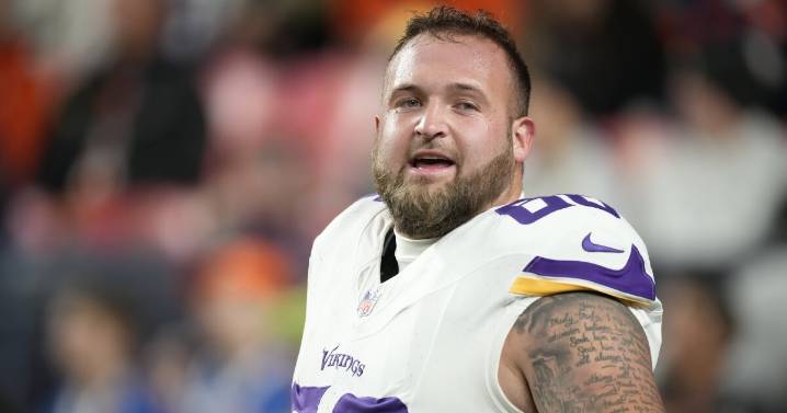 Report: Bengals sign veteran guard Dalton Risner to bolster offensive line