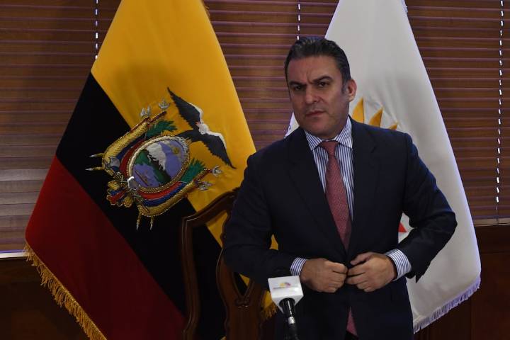 Gobierno de Ecuador desconoce la situación legal del exministro correísta Serrano tras su detención en Miami