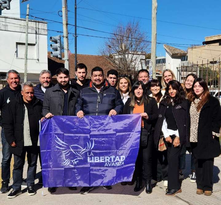La primer foto juntos de los candidatos de LLA en Quilmes.