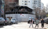 Sin tránsito, pero con veredas liberadas en la demolición de diagonal 77 y 48
