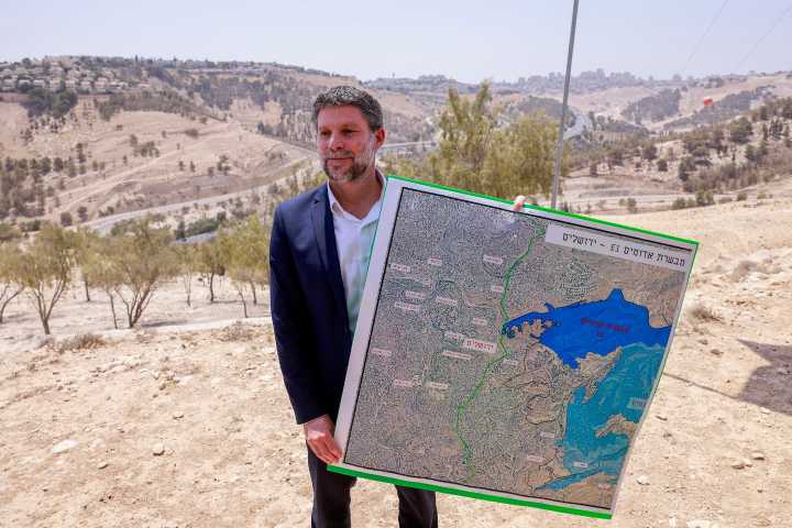 Israel’s Smotrich Approves Plan to Split West Bank, “Bury” Palestinian Statehood