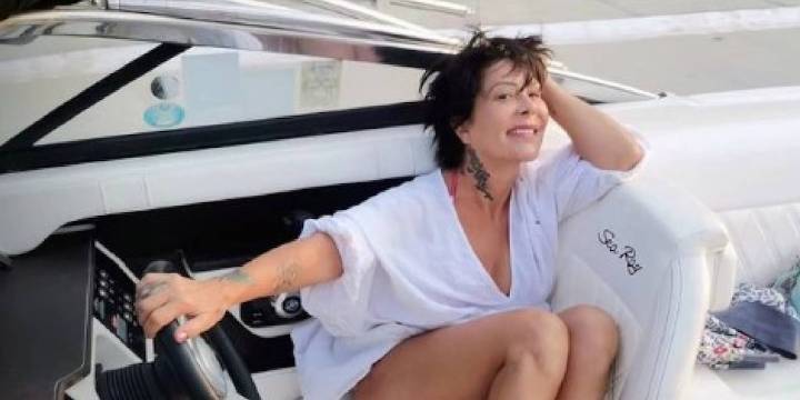 Hospitalización de Alejandra Guzmán estaría relacionada con una operación de hernia