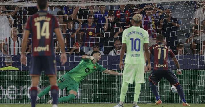 Así fue el polémico penalti por mano de Balde que protestaron los jugadores del Barça