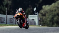 Pedro Acosta acosa a Marc Márquez en la casa de KTM