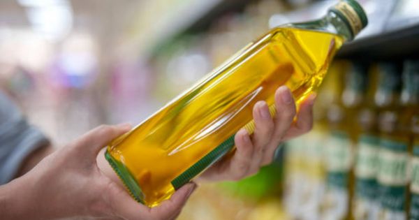 El aceite de oliva podría ser perjudicial para la salud: por qué recomiendan no consumirlo así