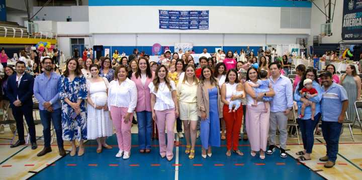 Participan más de 200 personas en la “Tetada Masiva 2025" 