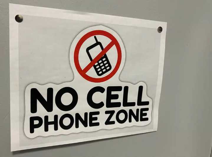 Study: Teachers are happy with cellphone bans; students are more ambivalent