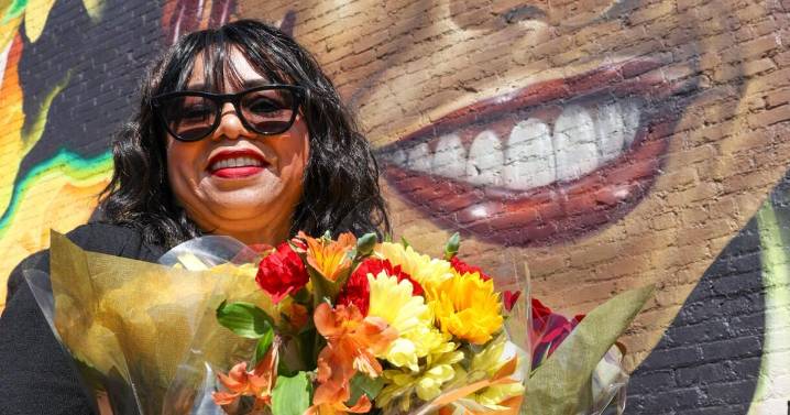 Gary dedicates mural for Grammy Award