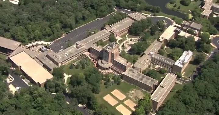 Texas Democrats face second bomb threat at Illinois hotel