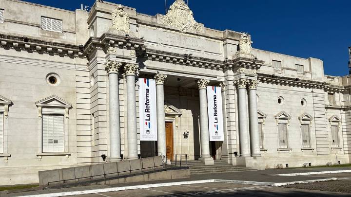 El Senado vuelve a sesionar y la Convención del 25 sigue con su cronograma de trabajo