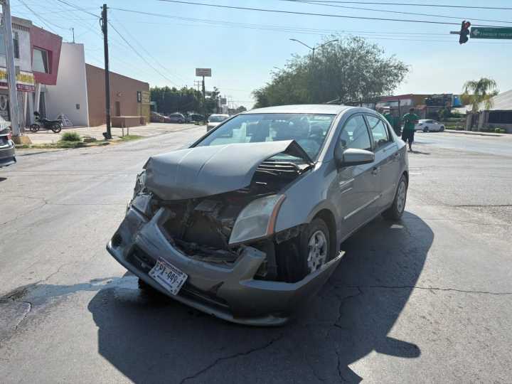Choque en el Centro de Torreón deja daños por 75 mil pesos
