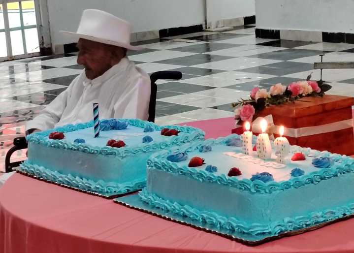 Con una larga vidaVuelve a Progreso para celebrar 102 de vida
