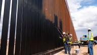 VIDEO: 'Influencer' pone a prueba medida de Trump en muro fronterizo con México