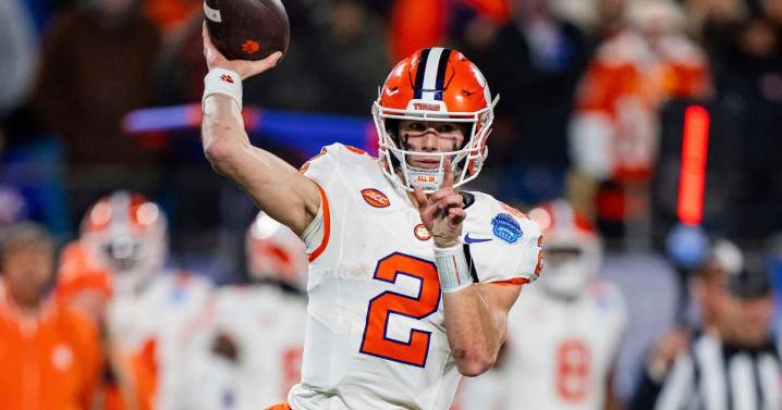 Klubnik, Downs favorites for college football's top awards