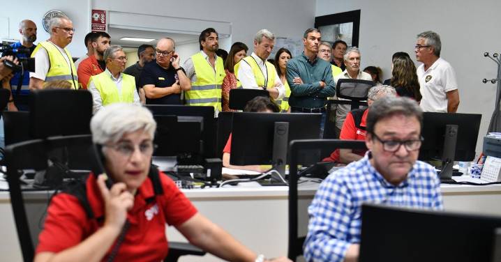 Una periodista sufre un desmayo y obliga a cortar la comparecencia de Pedro Sánchez en Ourense