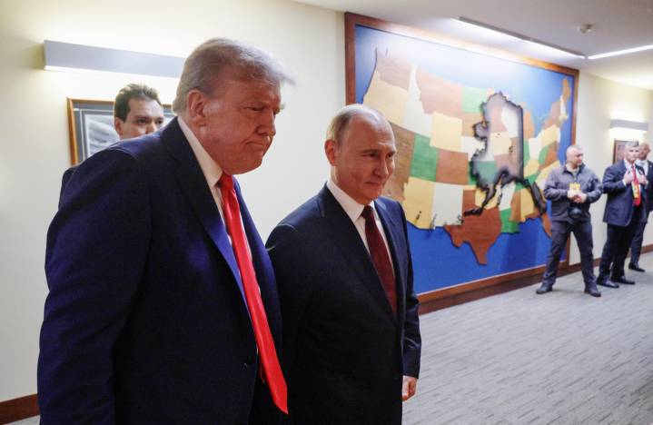 Encuentran documentos confidenciales en un hotel de Alaska antes de la cumbre Putin