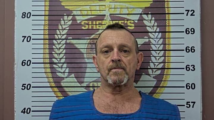 Detienen a hombre de Tennessee con 14 artefactos explosivos improvisados dentro de su casa