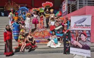 Arte plumaria cautiva en Feria Internacional del Libro en Bolivia
