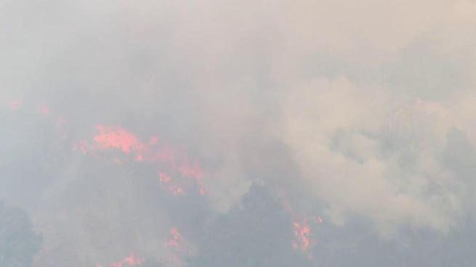 Un bombero herido y otro hallado inconsciente en un incendio en Ourense
