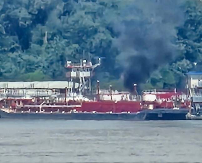 Two killed after helicopter crashes into boat on the Mississippi River