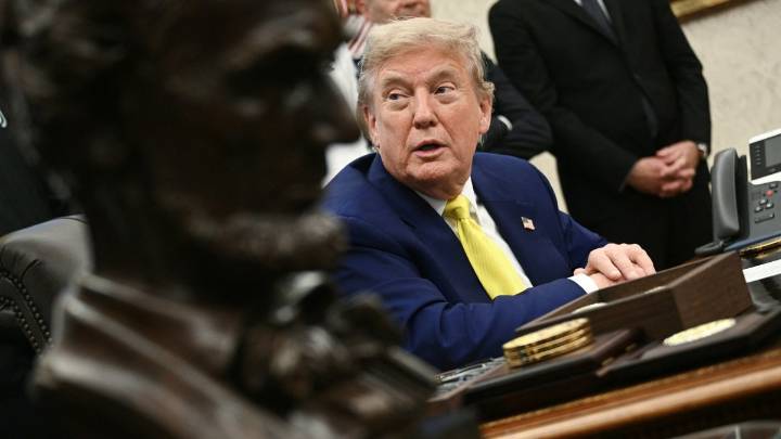 Una juez federal le impide a Trump avanzar con las deportaciones exprés de ilegales