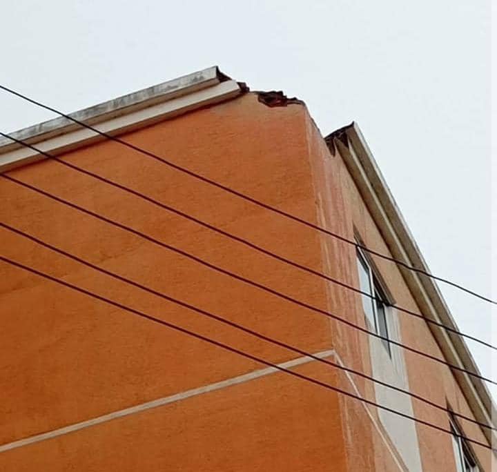 Rayo afectó parte de una torre de las Residencias El Gran Maguey