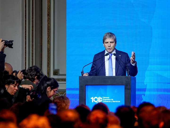 El Gobierno sube los encajes al 53,5% y busca que los bancos renueven más deuda