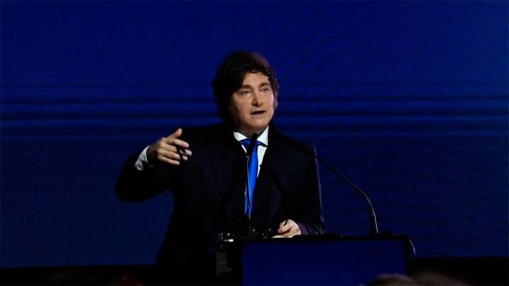 En Rosario, Milei defendió su plan económico y prometió un país sin inflación para 2026