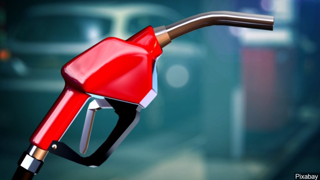 Gas prices tick up for second week as oil market faces shifting trends