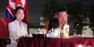 Cómo Kim Ju-ae pasó de la mano de su padre a la primera fila del poder en Corea del Norte