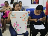 Llega el taller de bordado tradicional a Huejutla