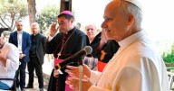 Lasaña y ternera asada, el almuerzo que les brindó el Papa León a refugiados, personas sin hogar y pobres