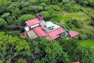 Protestan contra Noroña en su casa en Tepoztlán