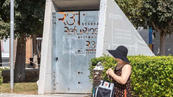 Alicante cierra sus refugios antiaéreos en plena temporada alta