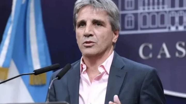 Caputo mete presión en la interna bonaerense con ataques a Mayra Mendoza