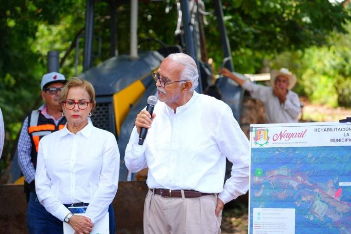 Gobernador rehabilita sistema de agua en Vizcarra
